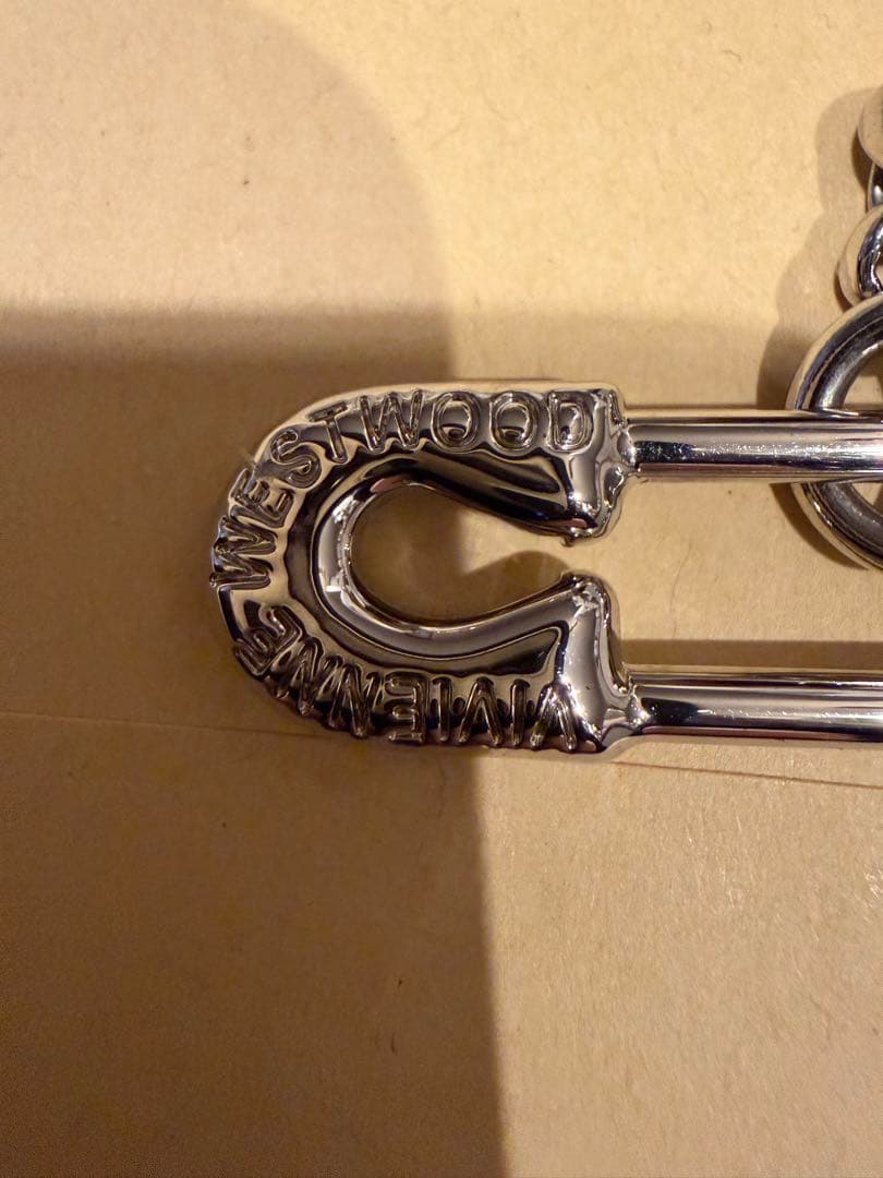 Vivienne Westwood セーフティピンネックレス