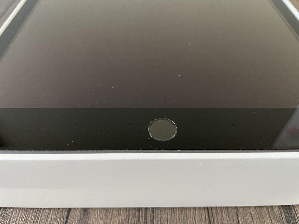 ③【美品】iPad Apple 第9世代　Wi-Fiモデル　64GB