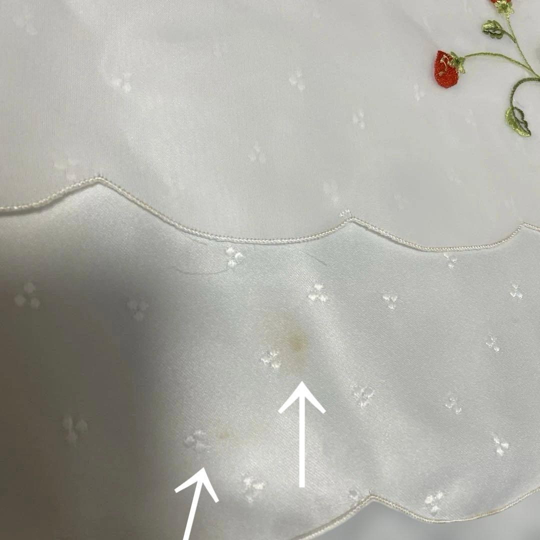 テーブルクロス　イチゴの刺繍　大判　花柄　レース