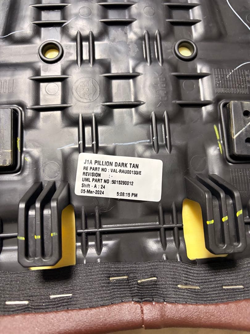 ロイヤルエンフィールド クラシック350 純正ノーマルシート ブラウン 前後