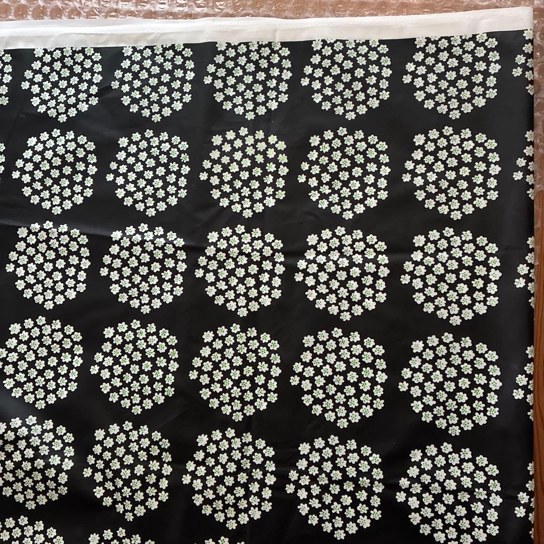 マリメッコ　テーブルクロス　オイルクロス　約138×270cm 未使用