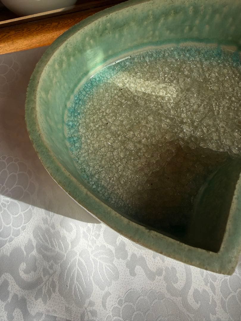 いけばな 花器 水盤 変形 三つ足 青磁釉 貫入 渦紋 箱付