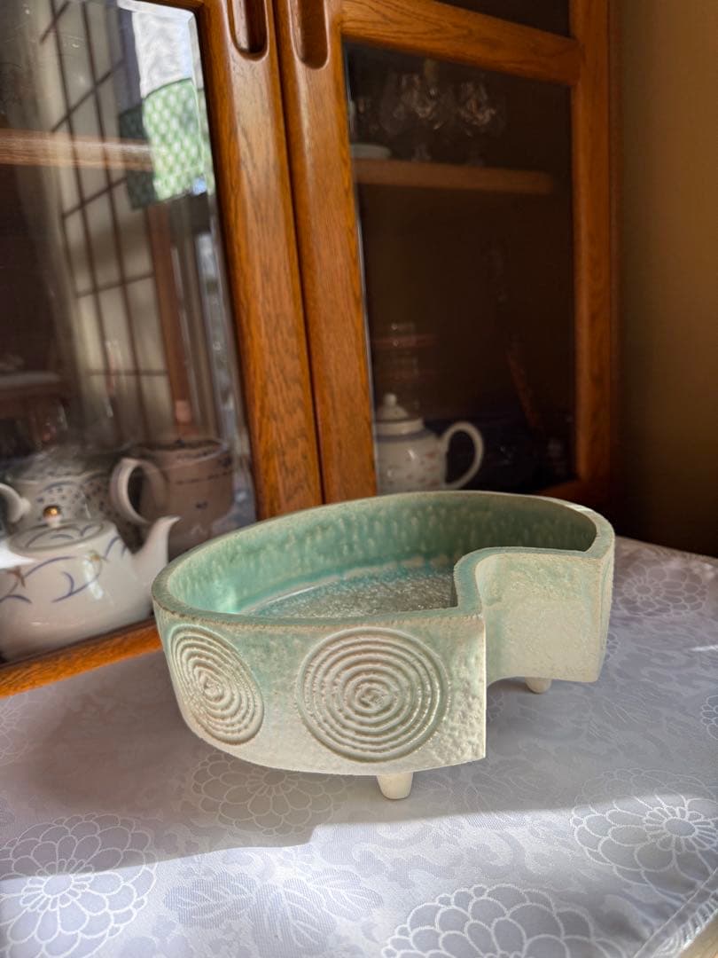 いけばな 花器 水盤 変形 三つ足 青磁釉 貫入 渦紋 箱付