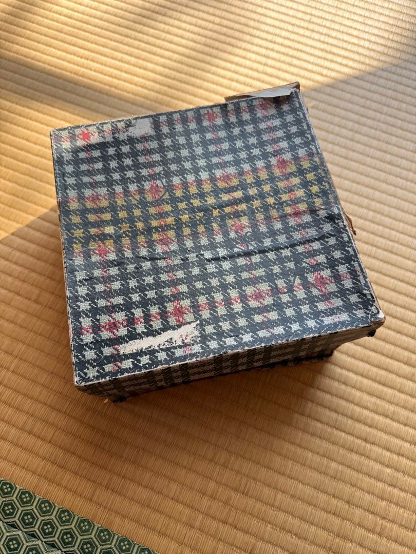 いけばな 花器 水盤 変形 三つ足 青磁釉 貫入 渦紋 箱付