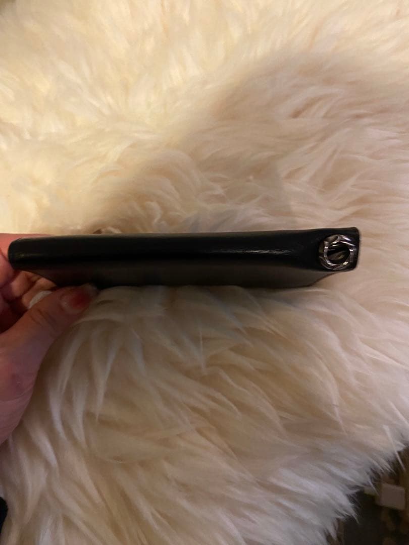 アージェントグリーム　黒い二つ折り財布 スナップボタン付き