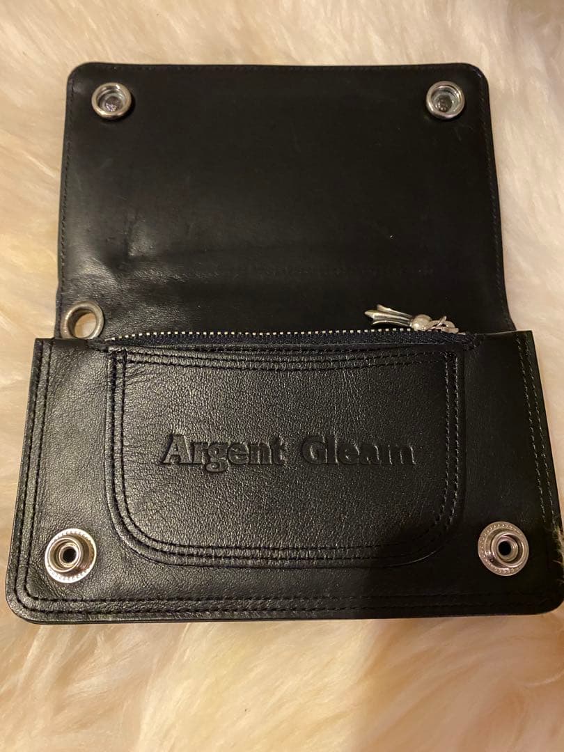 アージェントグリーム　黒い二つ折り財布 スナップボタン付き
