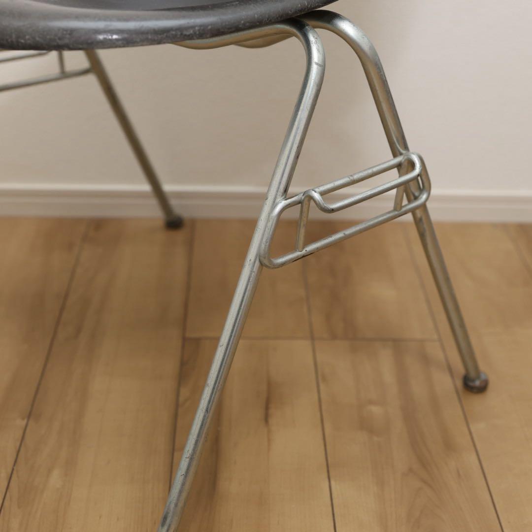 イームズ　サイドシェルチェア　ブラック　スタッキングベース　ハーマンミラー