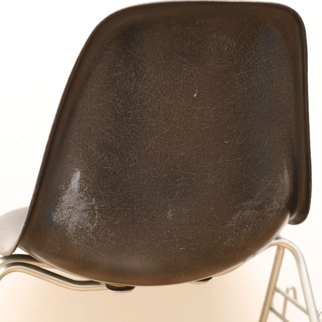 イームズ　サイドシェルチェア　ブラック　スタッキングベース　ハーマンミラー