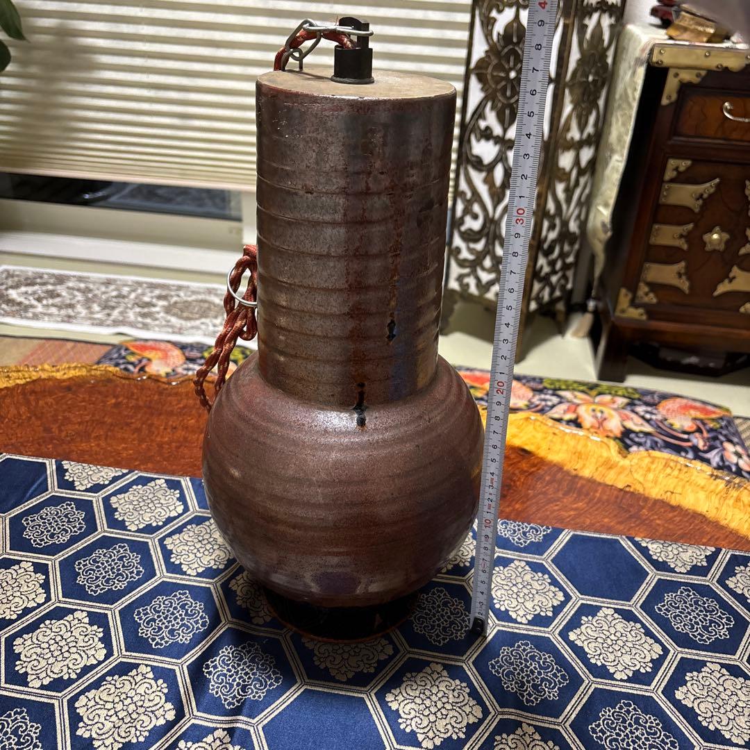 陶器製の茶色の照明器具