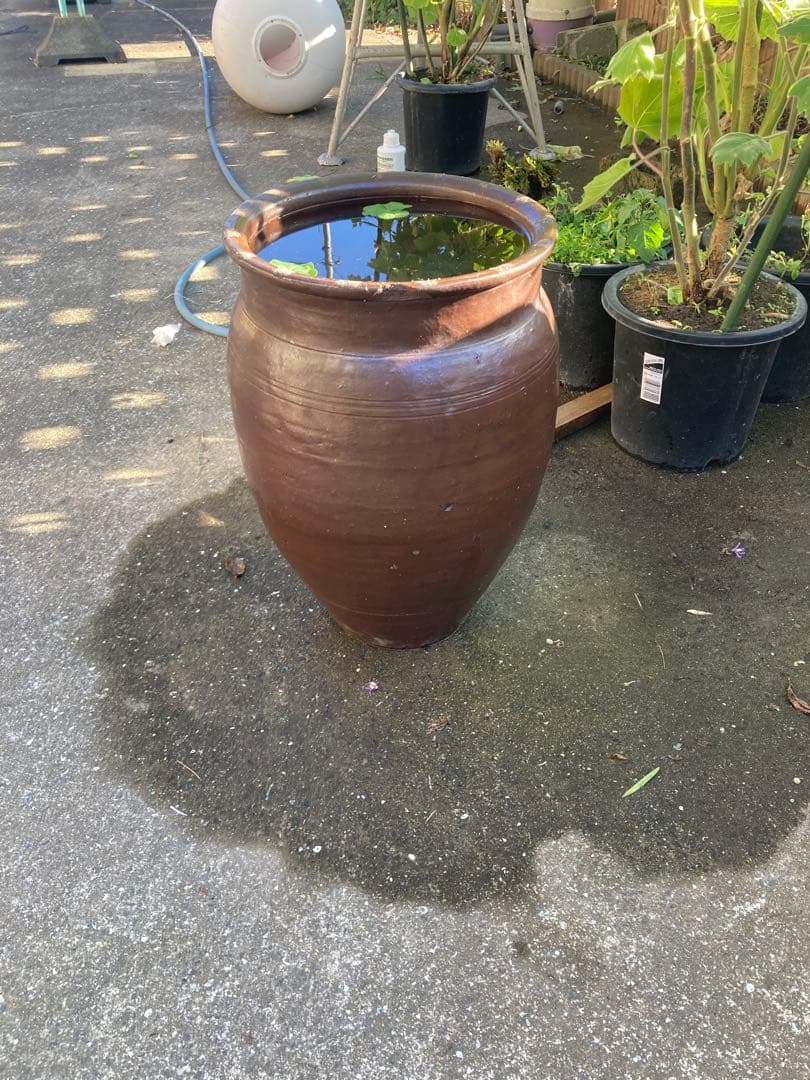 存在感抜群！時代物 陶器の大型甕 古い壺 。茶褐色。和モダン 55センチ