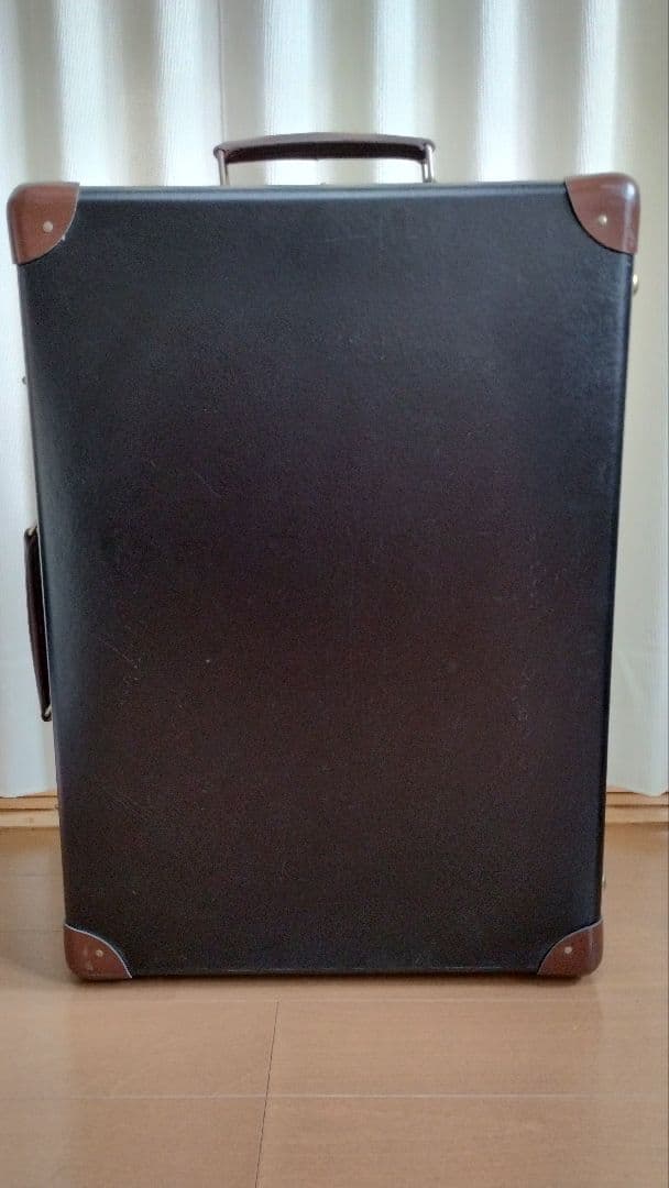 m*様 グローブトロッター　GLOBE TROTTER スモールキャリーオン 3