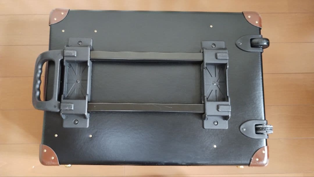 m*様 グローブトロッター　GLOBE TROTTER スモールキャリーオン 3