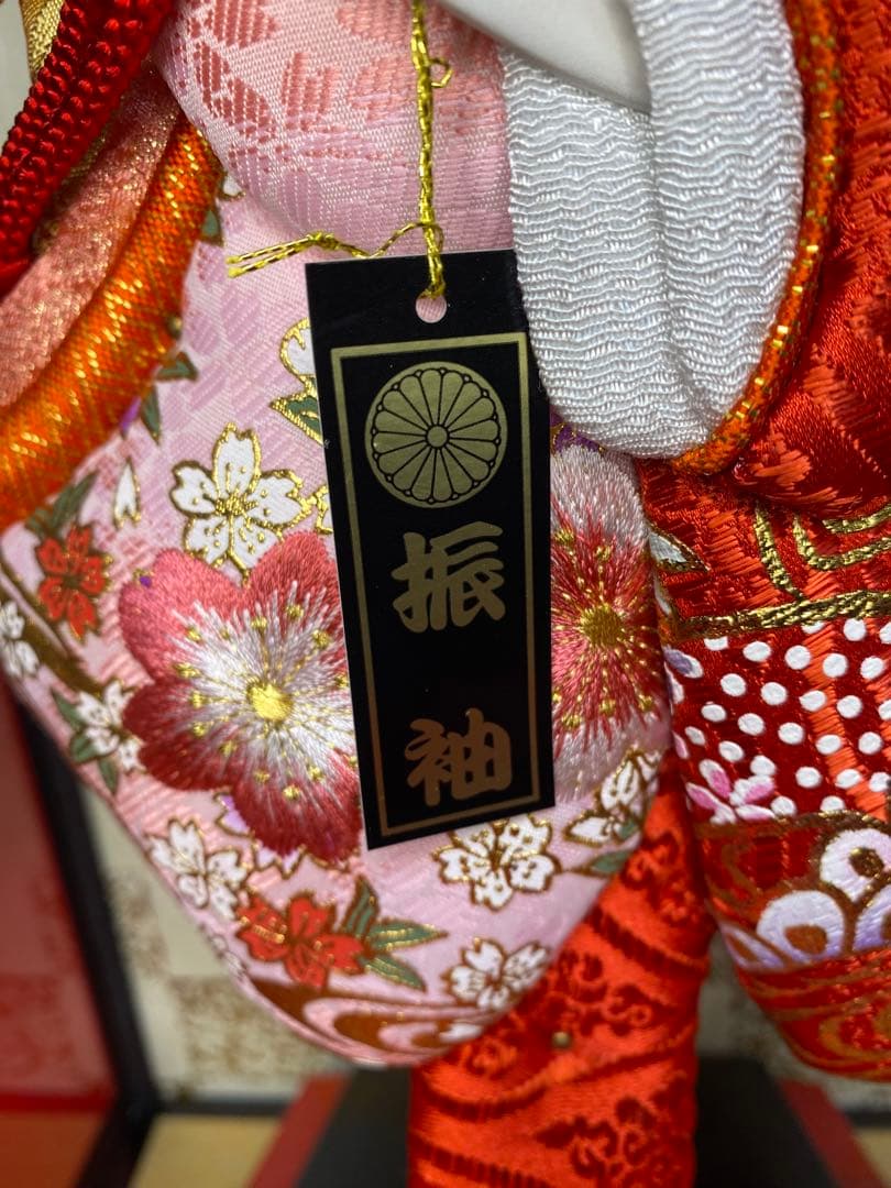 羽子板振袖刺繍金彩ガラスケース１３号・サイズ間口約２８×奥行約２３×高さ約５５㎝