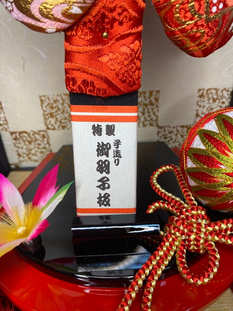 羽子板振袖刺繍金彩ガラスケース１３号・サイズ間口約２８×奥行約２３×高さ約５５㎝