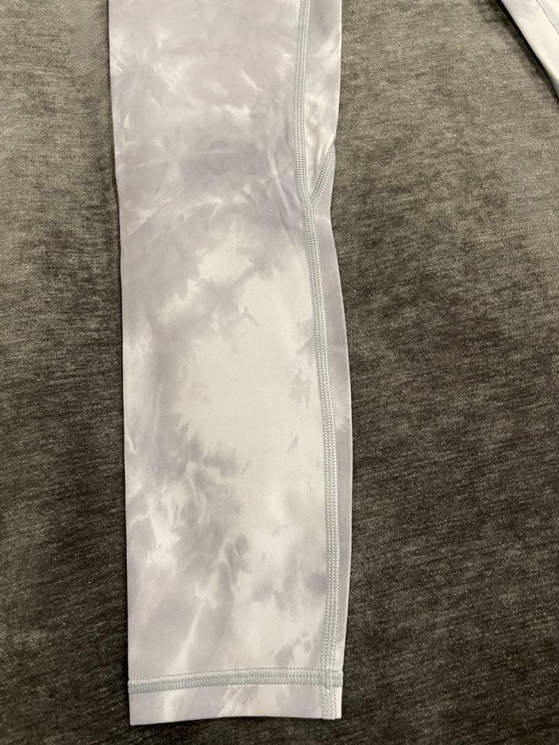 新品タグ付き★lululemon/ルルレモン★ タイダイ柄25インチサイズ4