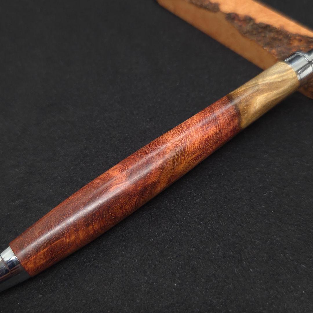 ⑲Bハンドメイド木軸シャーペン花梨瘤紅白赤濃いめ