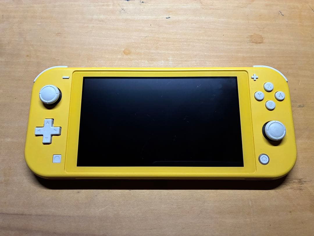 ニンテンドー　スイッチライト　イエロー