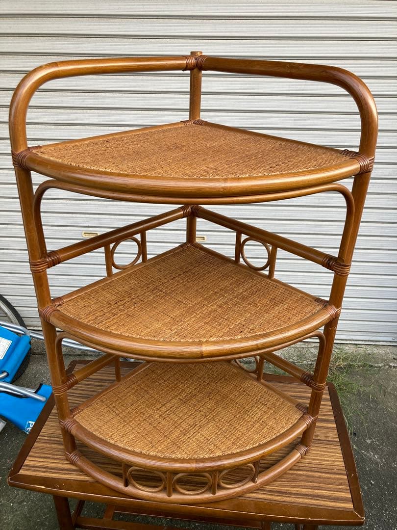 し*ー様 昭和レトロ飾り家具ナチュラル天然素材ラタン籐コーナー棚ラック台アンティ