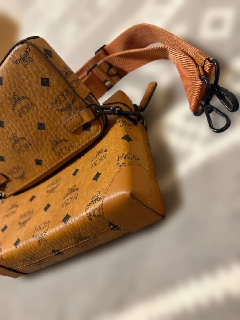 MCM ボディバッグ ブラウン レザー