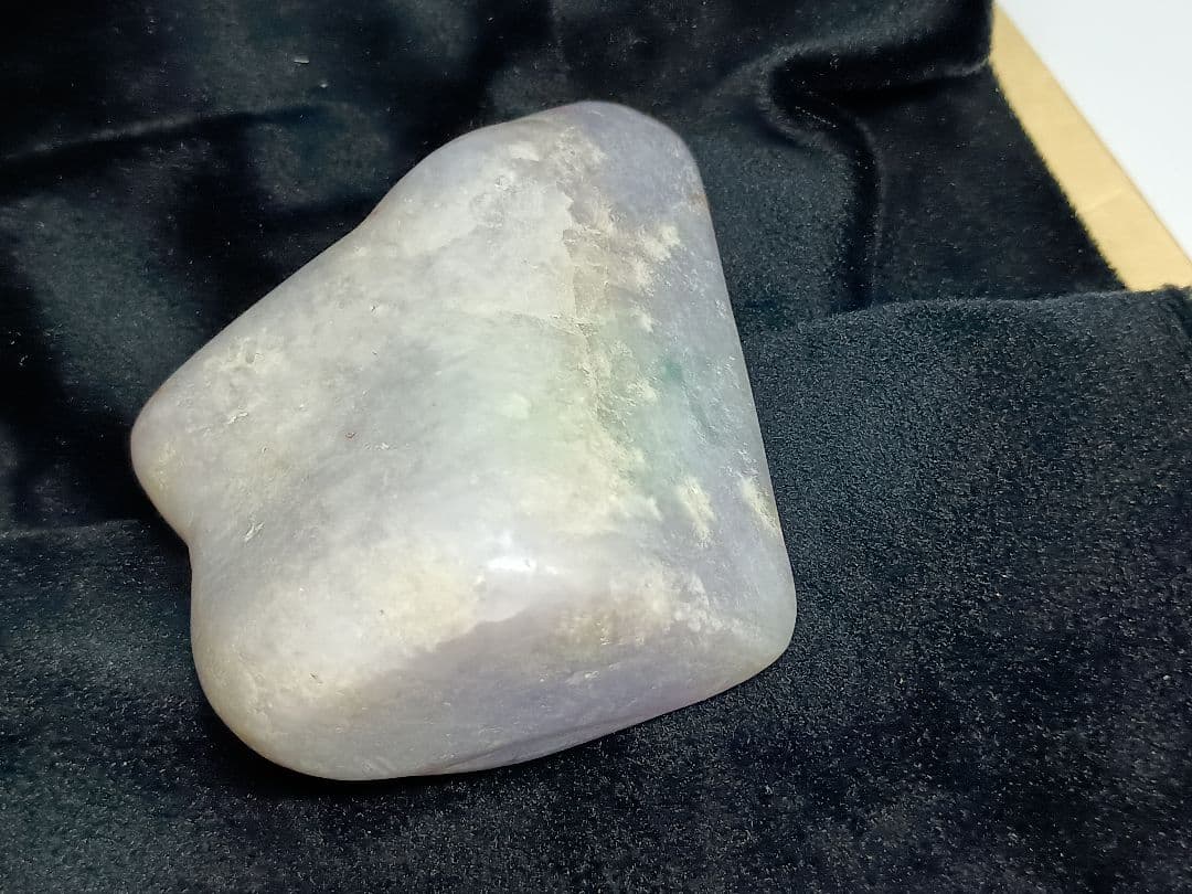 ミャンマー産ラベンダーヒスイ