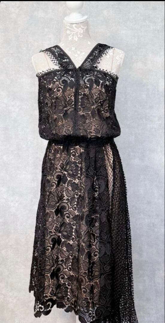 N°21 ヌメロヴェントゥーノ アシンメトリー総レースワンピース