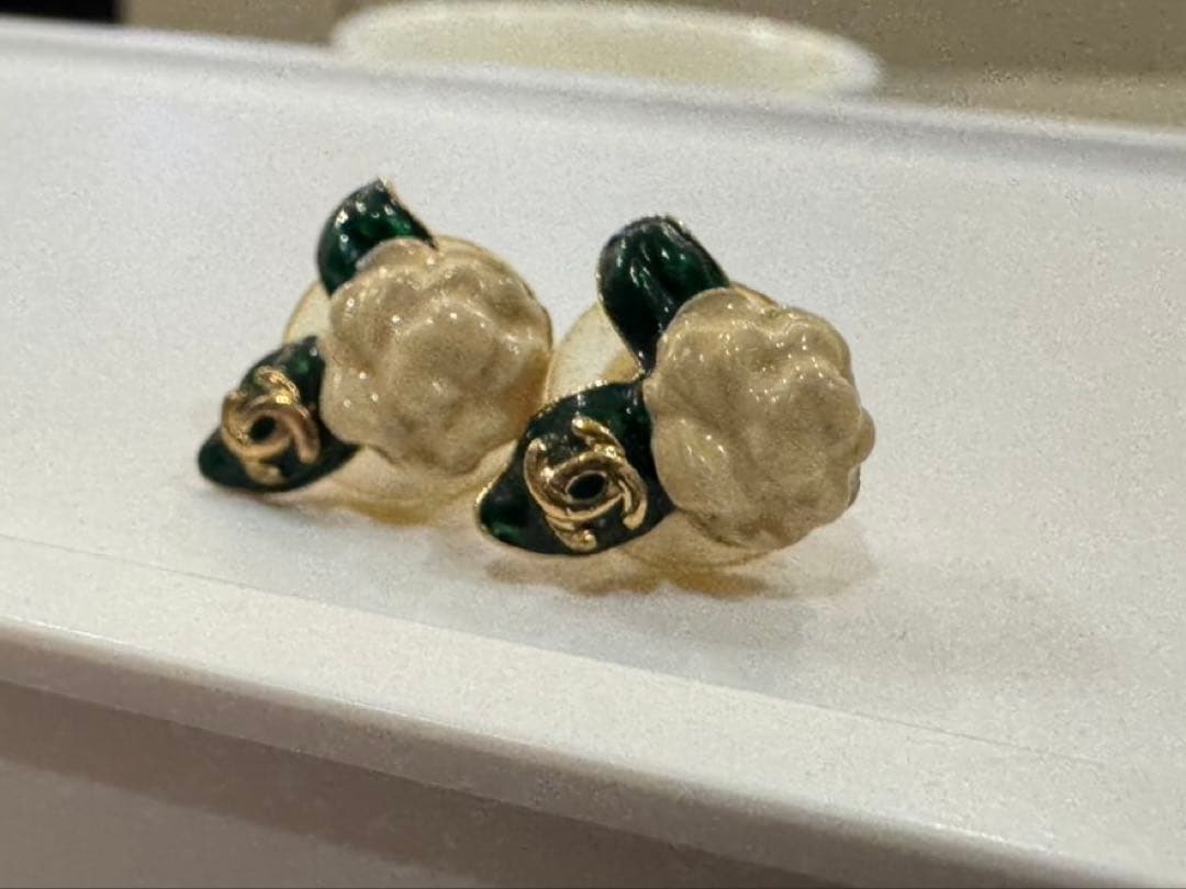 シャネル　カメリア　04A ゴールド　白薔薇　両耳