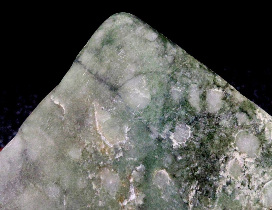 ★翡翠原石★糸魚川硬玉【小滝・川ズレ・ミロナイト翡翠352ｇ】