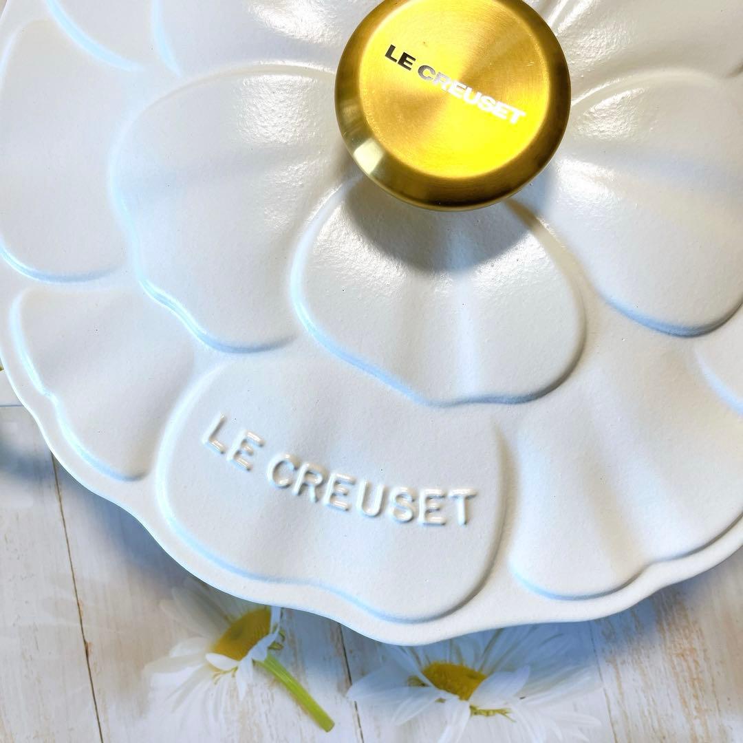 ♡ ルクルーゼ　ビュッフェ　キャセロール ペタルレリーフ　コットン　ゴールド