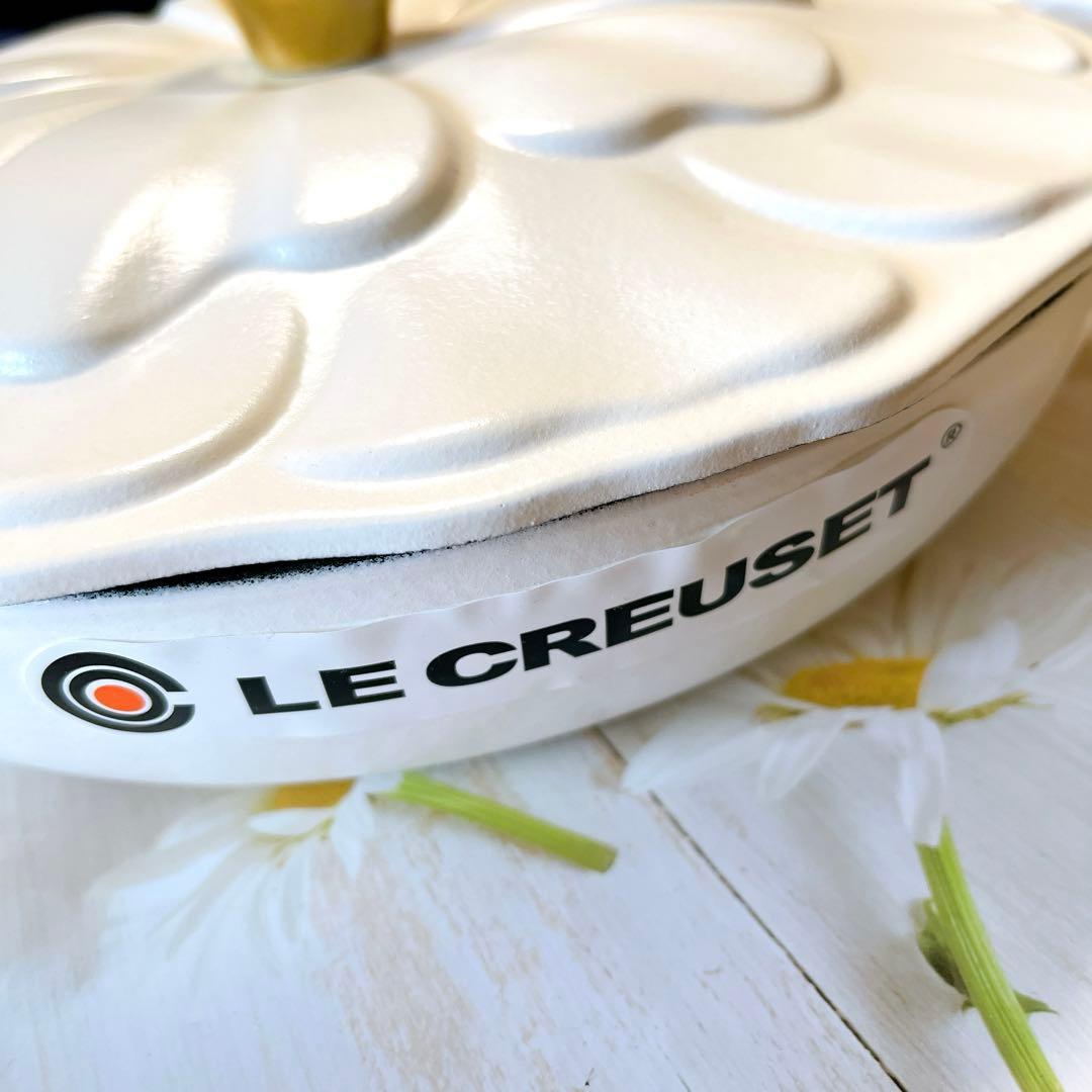 ♡ ルクルーゼ　ビュッフェ　キャセロール ペタルレリーフ　コットン　ゴールド