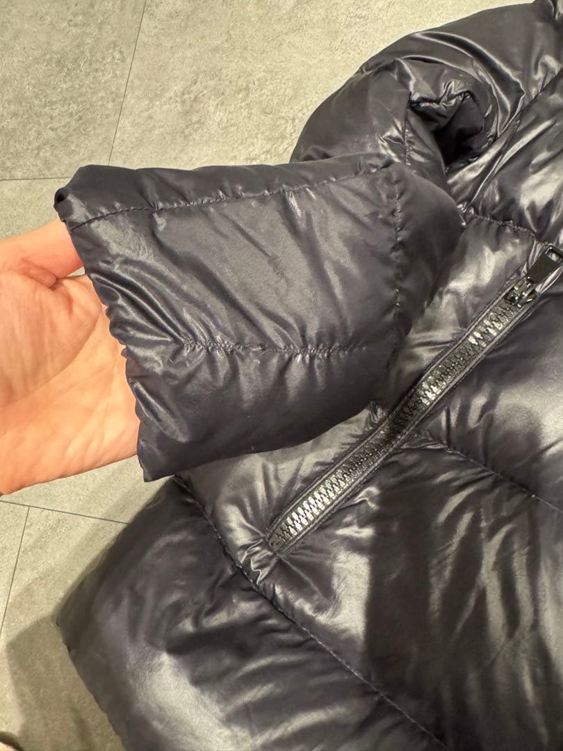 MONCLER ダウンジャケット 黒 フード付き