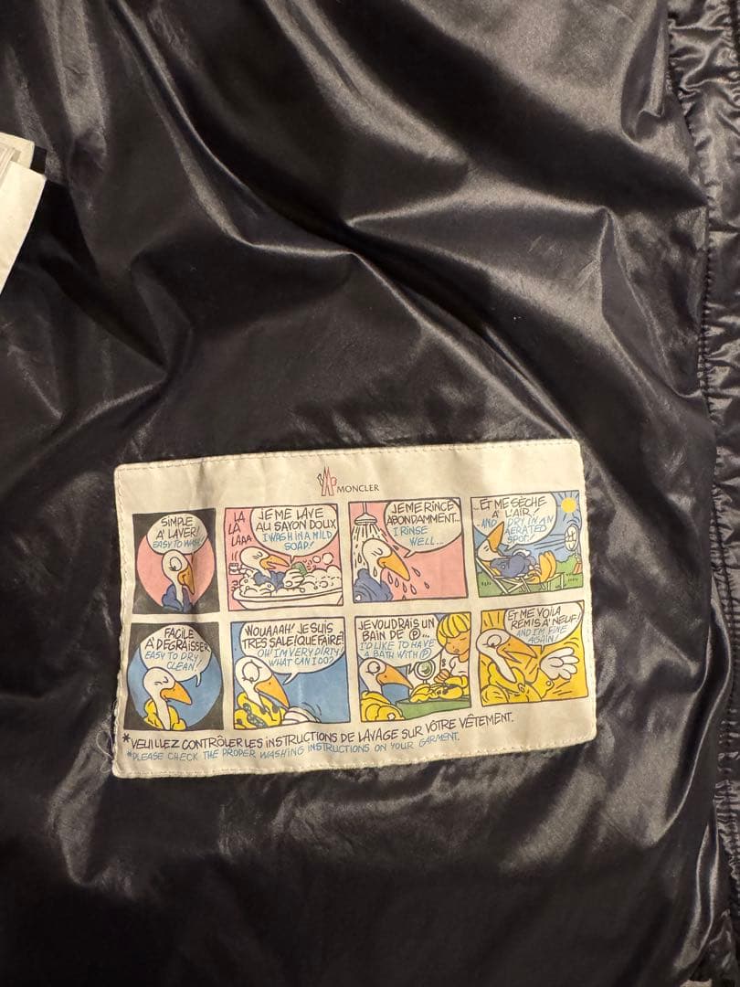 MONCLER ダウンジャケット 黒 フード付き