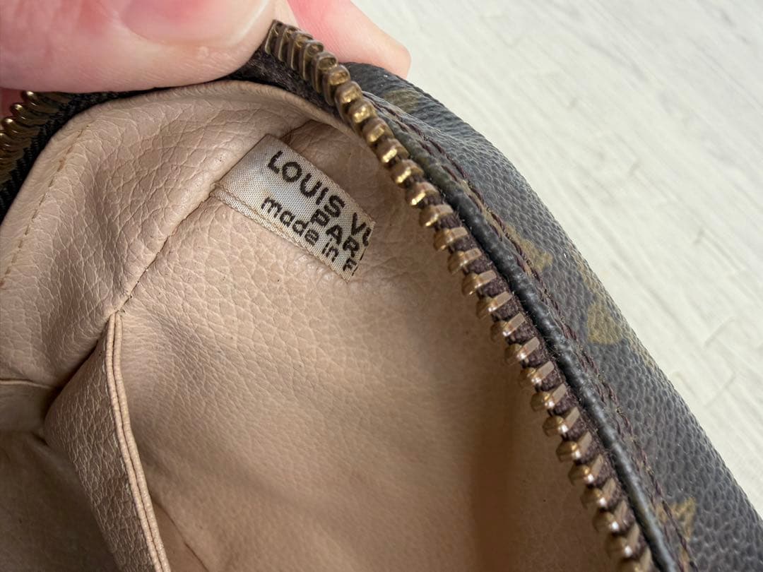 ルイヴィトン モノグラム トゥルース・トワレ23 ポーチ