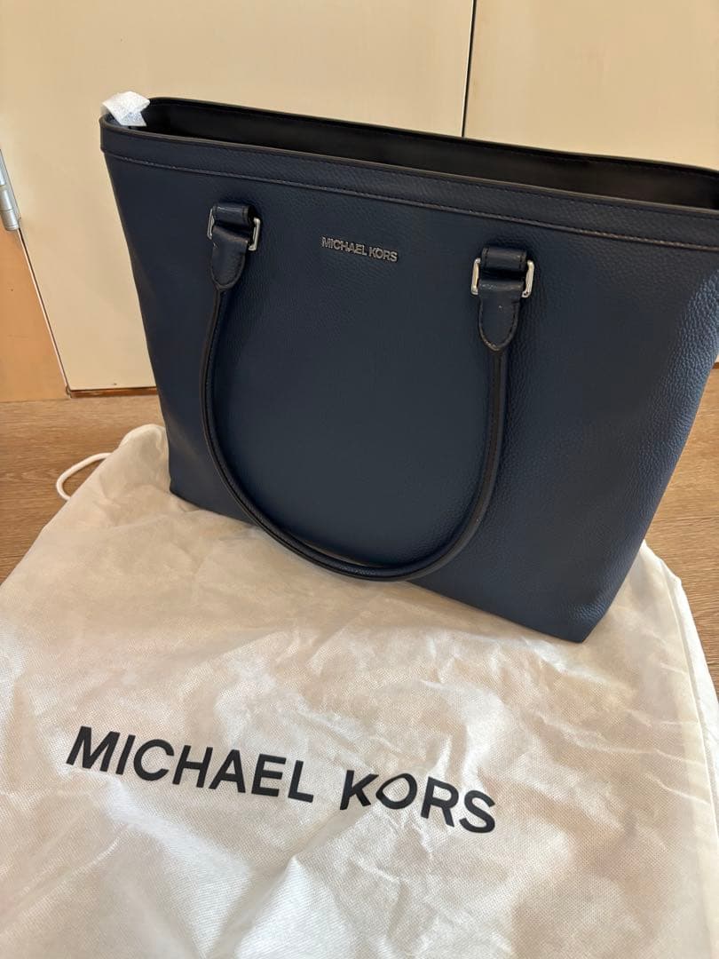 新品MICHAEL KORS ネイビーレザートートバッグ