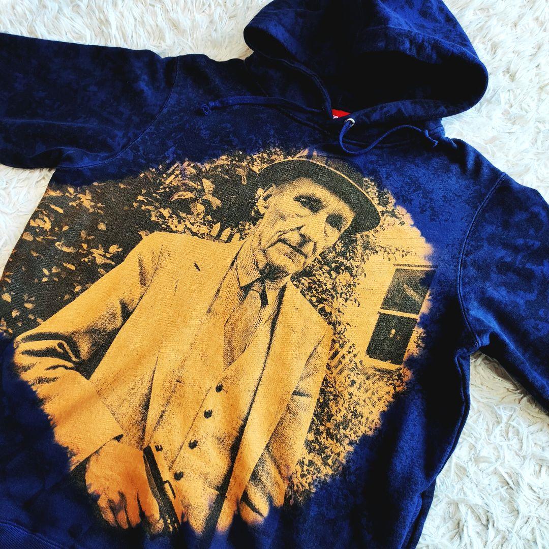 シュプリーム パーカー プルオーバー ビッグロゴ プリント カモフラ 人物