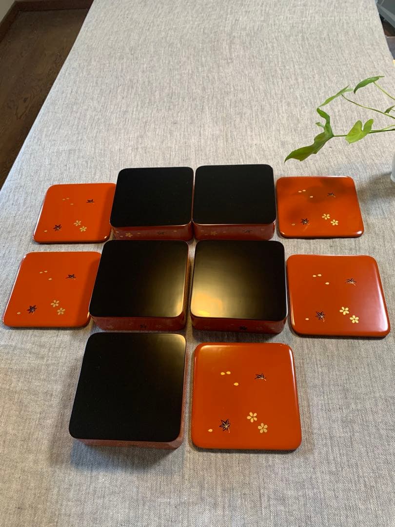 ￼輪島塗 小重（小ぶり重箱）五客　春秋蒔絵　桜　紅葉　ちらし　木箱入未使用保管品