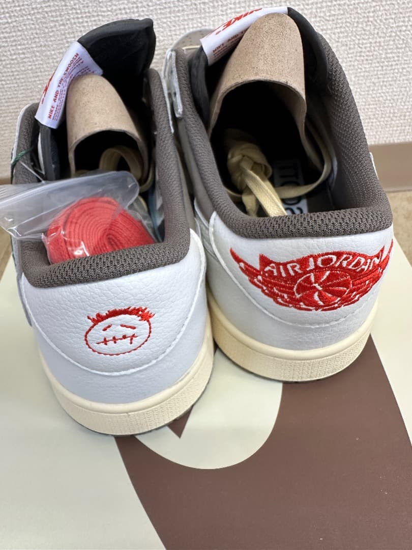 Travis Scott × Nike Air Jordan 1 Low OG