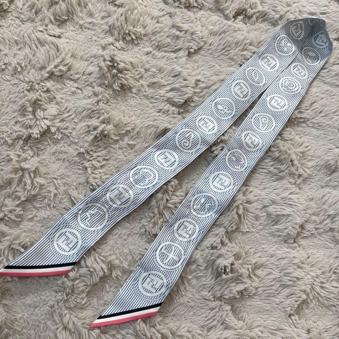 FENDI フェンディ ロゴプリント シルク製 ラッピー リボンスカーフ