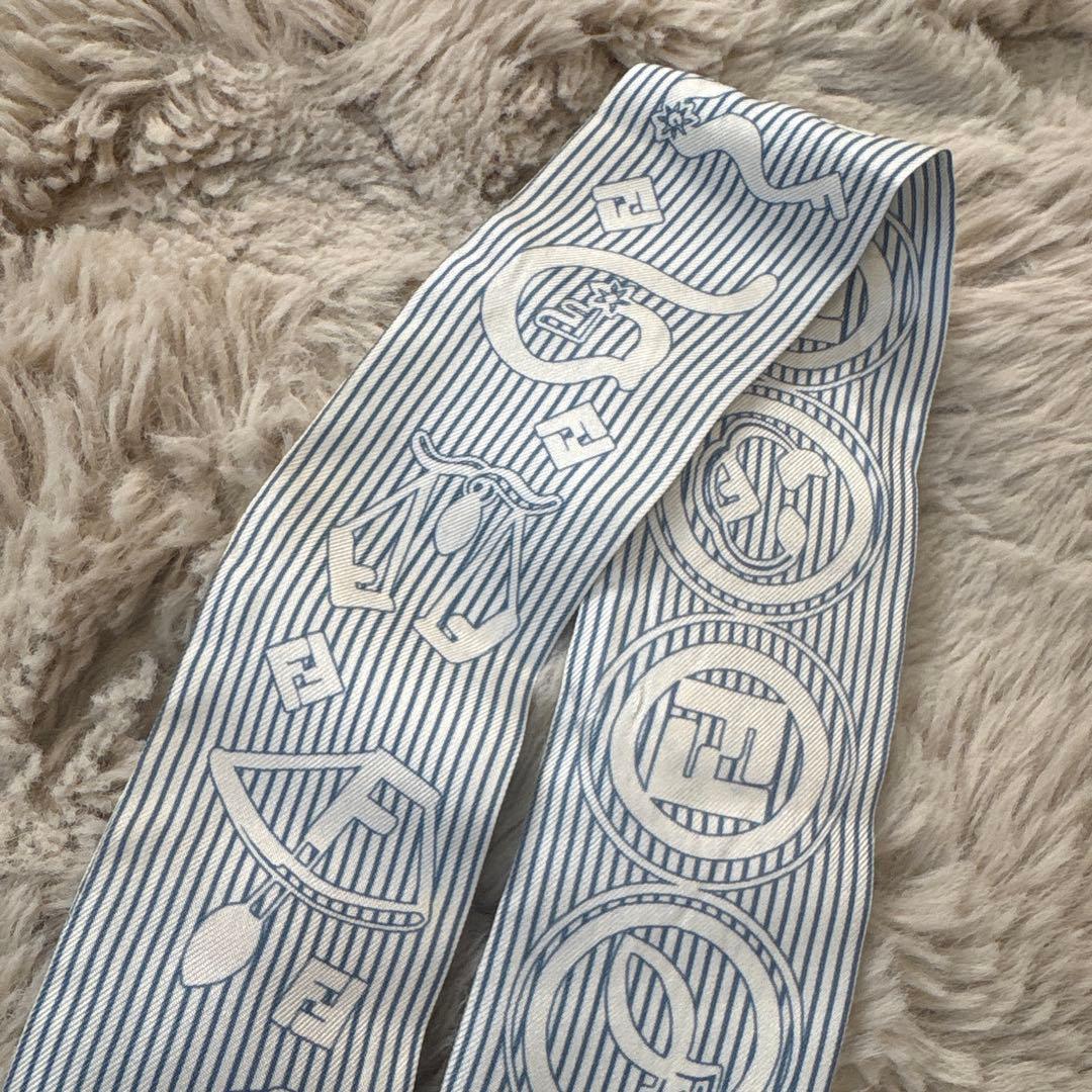 FENDI フェンディ ロゴプリント シルク製 ラッピー リボンスカーフ