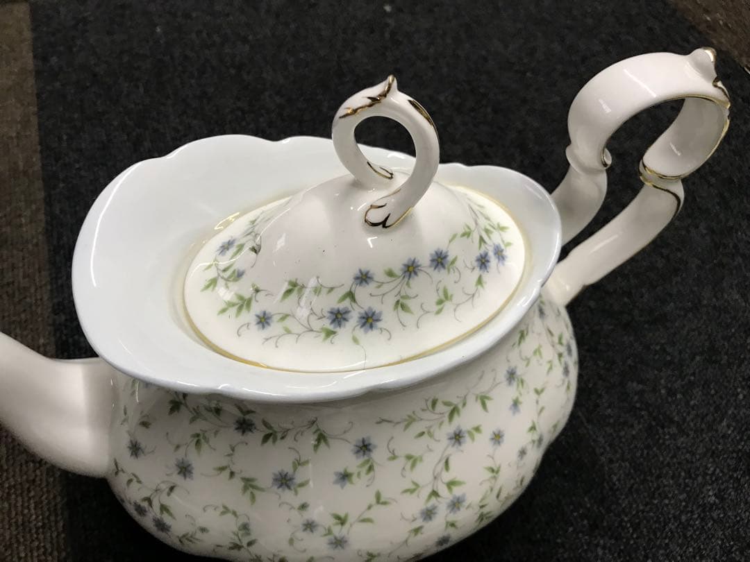 ローヤルアルベド食器セットcaroline