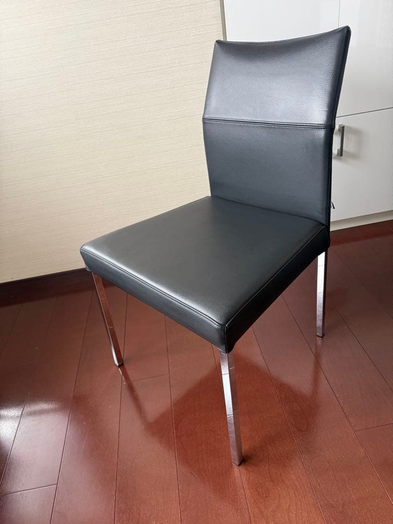 黒い皮革のモダンチェア イタリアのブランド