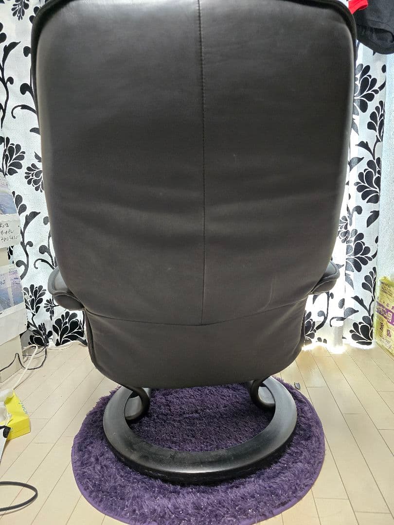 EKORNES 黒 レザー 回転式座椅子　オットマン付き
