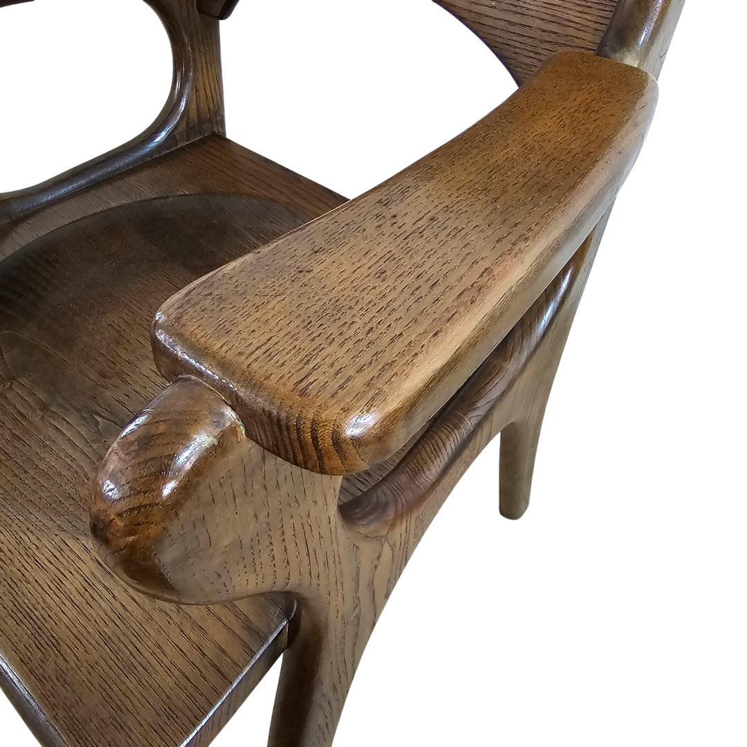 木製 アーム付き ダイニングチェア① 板座 座ぐり くり抜きデザイン 椅子