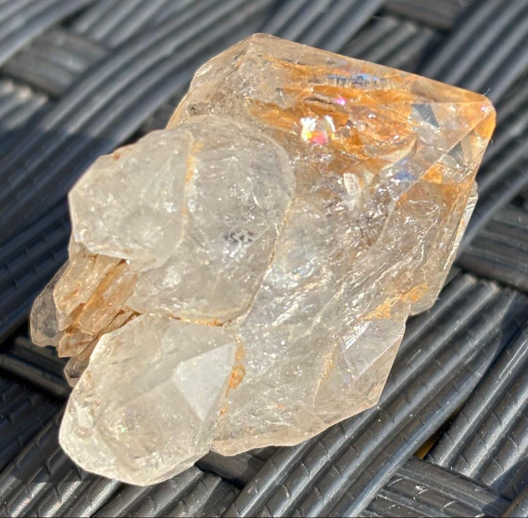 【天然石】虹入り　原石　天使の贈り物　骸骨水晶　エレスチャルクウォーツ①