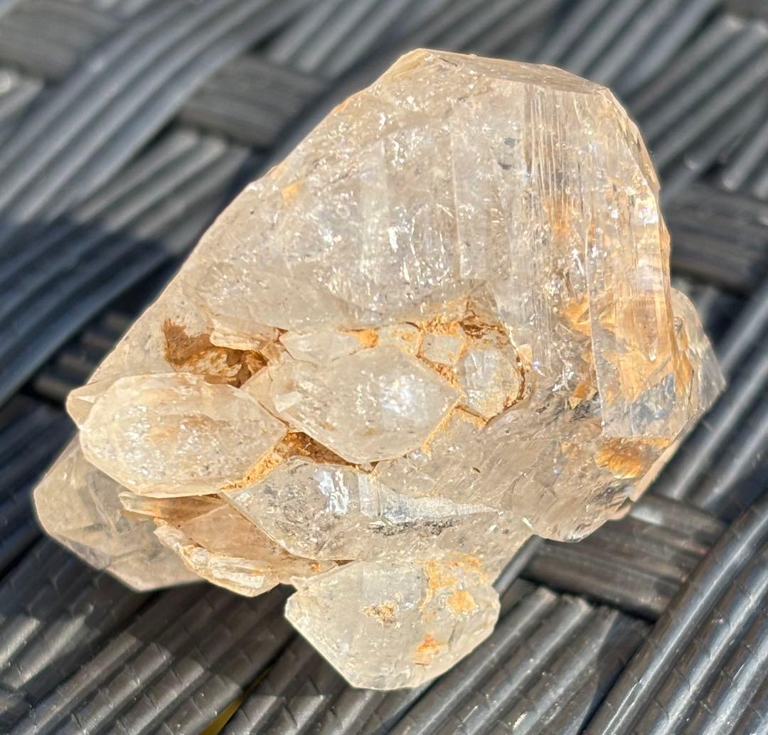 【天然石】虹入り　原石　天使の贈り物　骸骨水晶　エレスチャルクウォーツ①