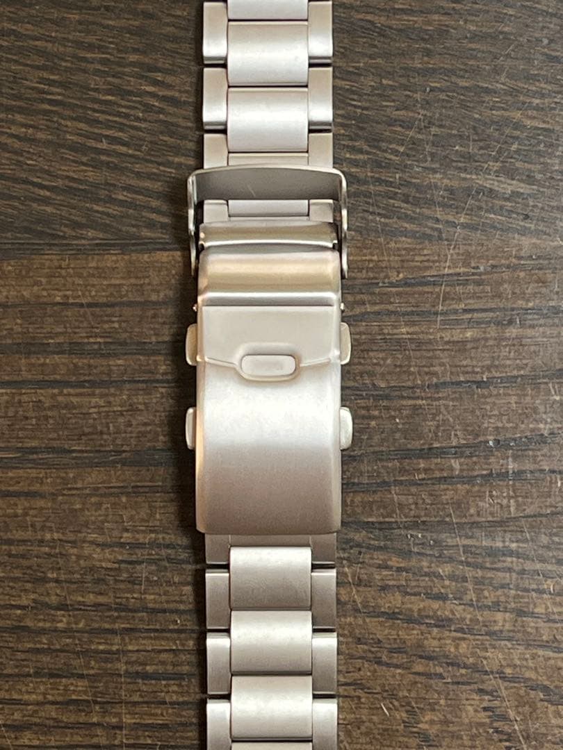 CITIZEN スーパーチタニウム シルバー 金属ベルト 調整可能　幅20mm