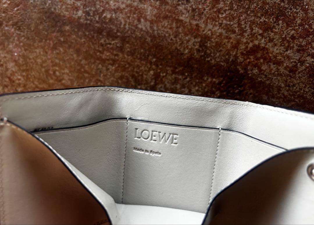 【ほぼ新品】ロエベ 三つ折り財布 トライフォールド ウォレット