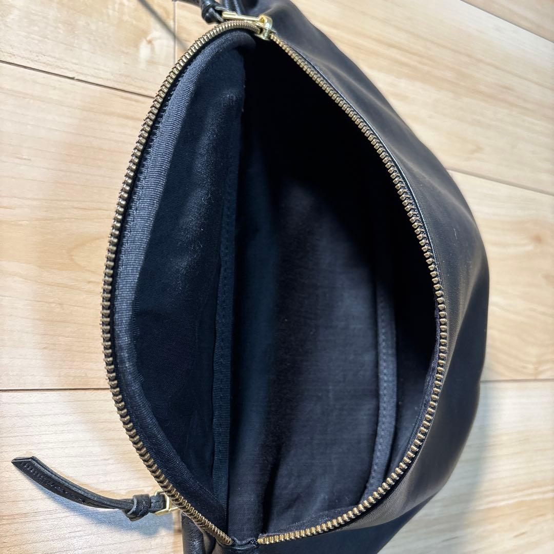 SLOW 黒レザー ボディバッグ