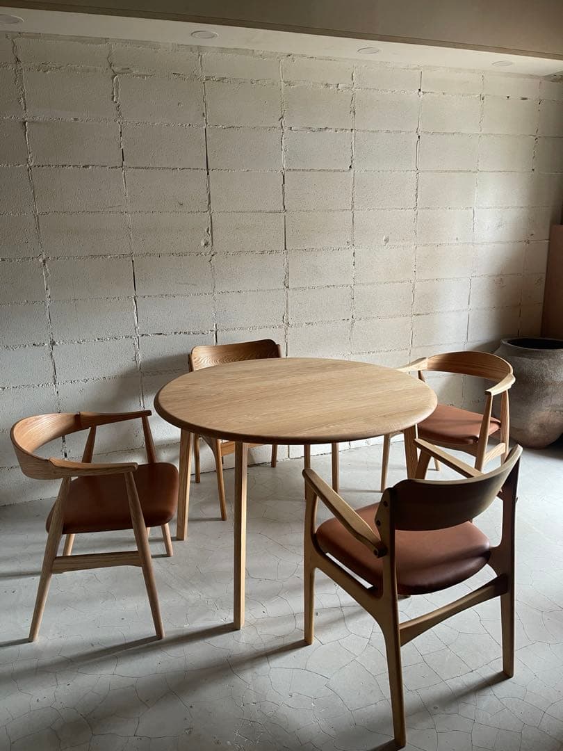 美品　MOMO NATURAL ダイニングテーブル　オーク無垢　ラウンドテーブル