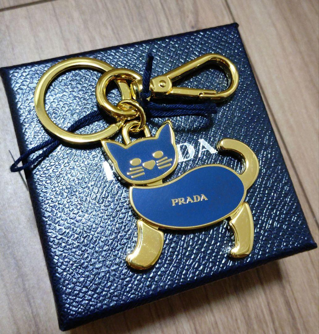 【新品】PRADA 猫型キーホルダー
