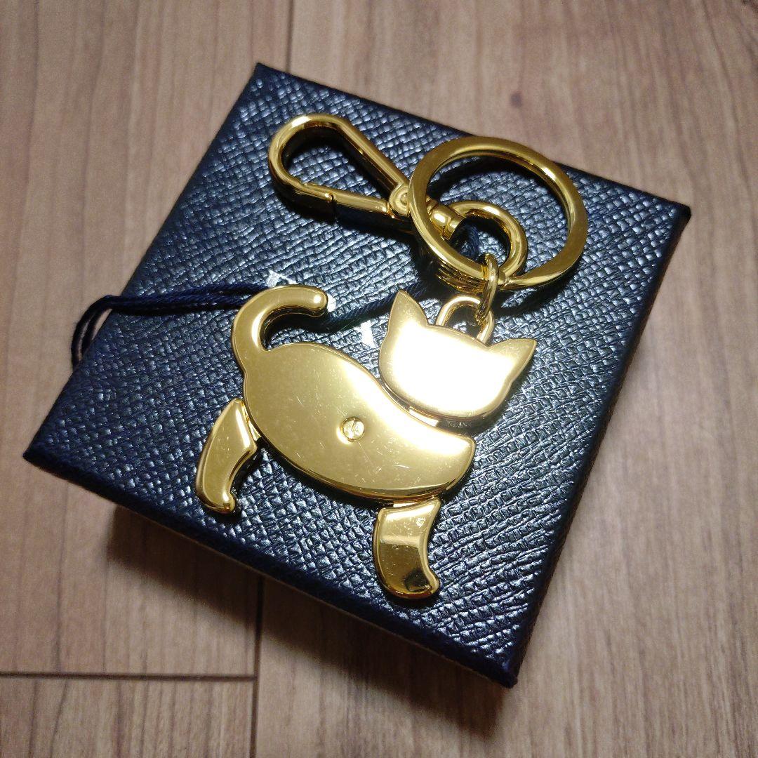 【新品】PRADA 猫型キーホルダー